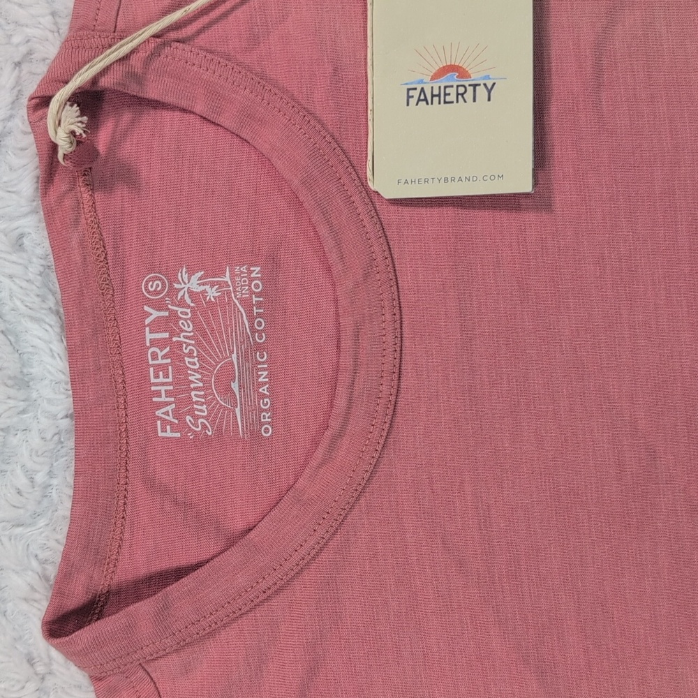 477. Faherty Sunwashed Pocket Tee | Color: Faded Flag - Picture 6 of 9